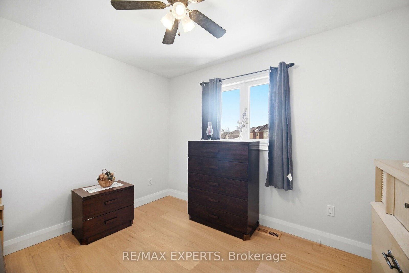 Semi-Detached House for sale at 75 Corkwood Crescent, Vaughan, Ontario, L6A 3B4 - Maple - MLS: N12839634