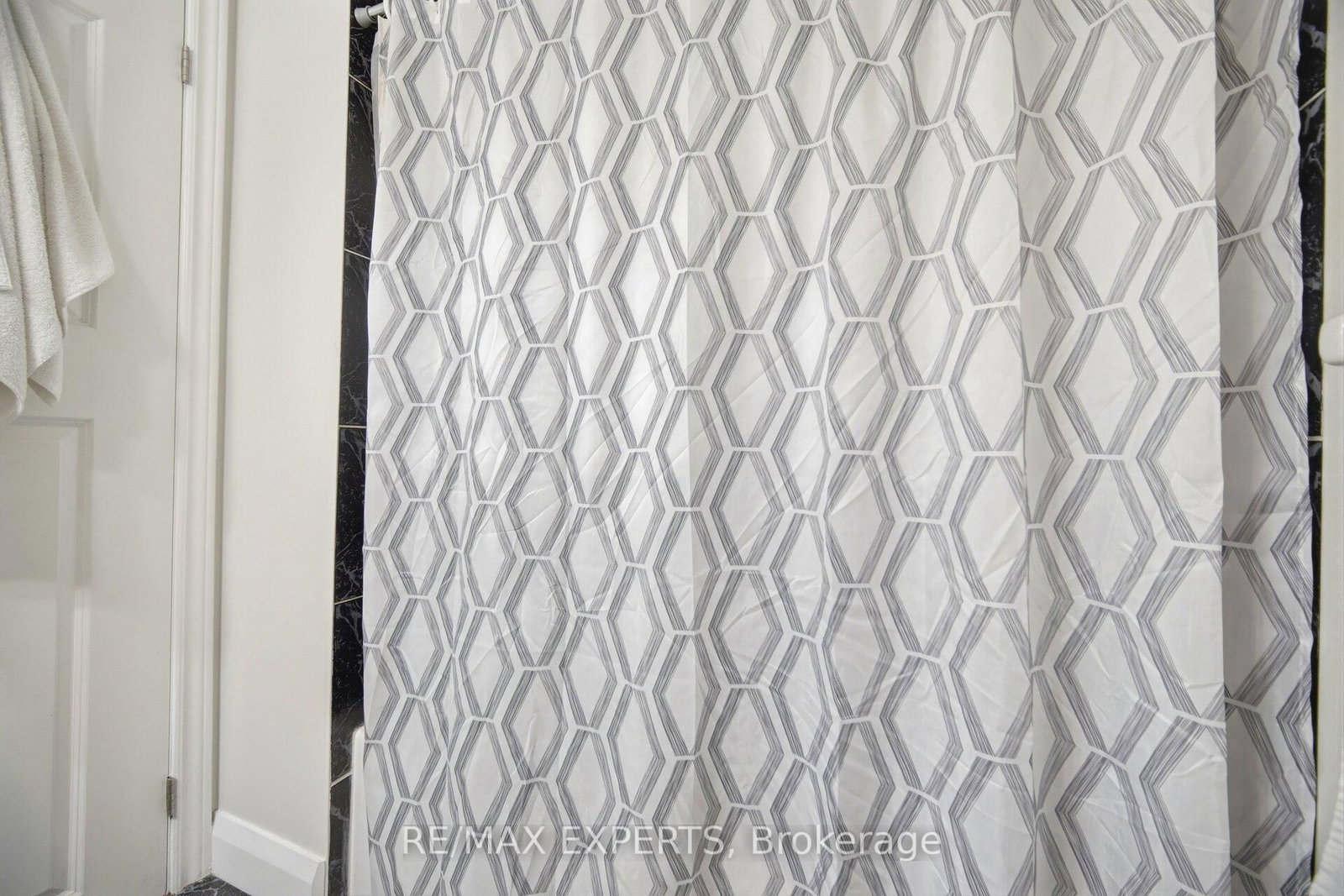 Semi-Detached House for sale at 75 Corkwood Crescent, Vaughan, Ontario, L6A 3B4 - Maple - MLS: N12839634