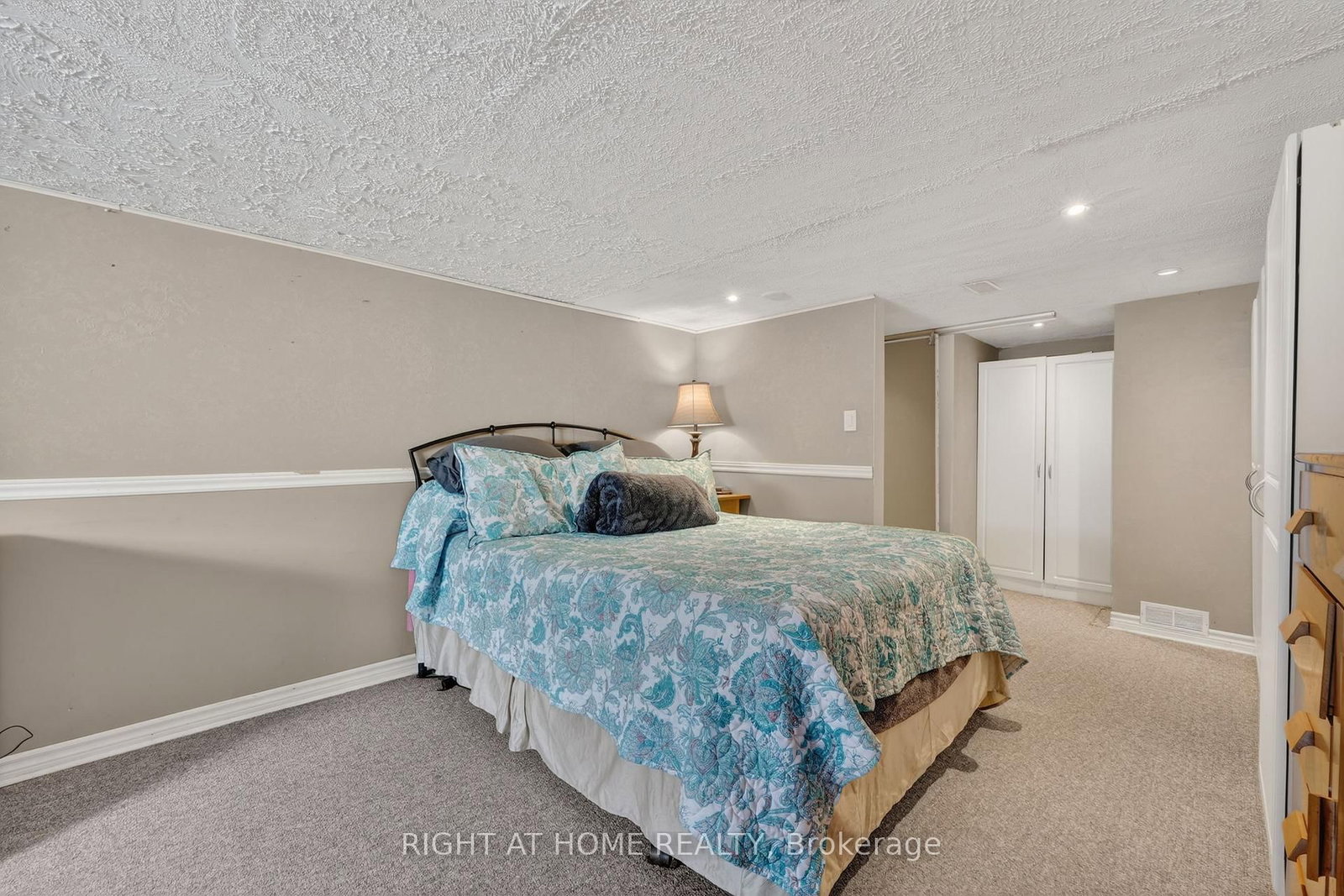 Detached House for sale at 246 Calford Street, Essa, Ontario, L0M 1B0 - Angus - MLS: N12839724