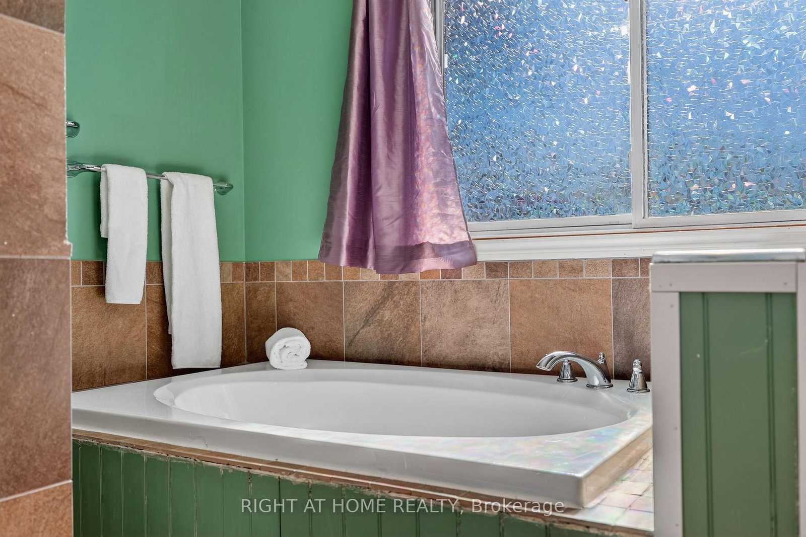 Detached House for sale at 246 Calford Street, Essa, Ontario, L0M 1B0 - Angus - MLS: N12839724