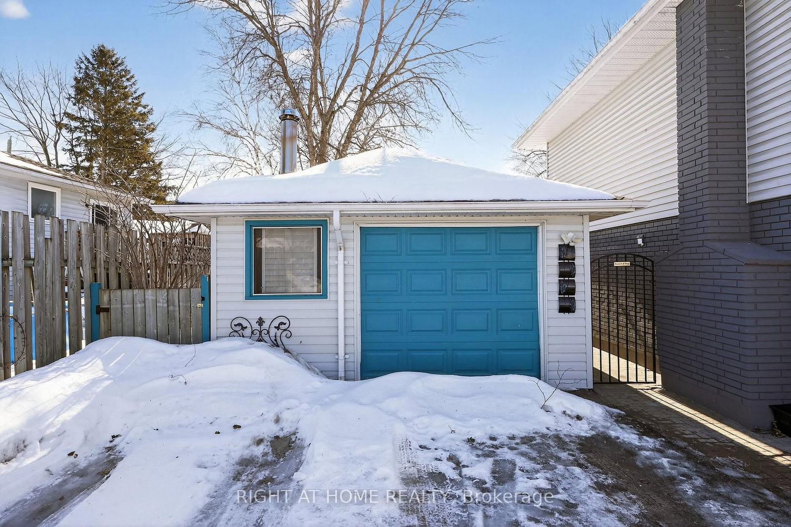 Detached House for sale at 246 Calford Street, Essa, Ontario, L0M 1B0 - Angus - MLS: N12839724