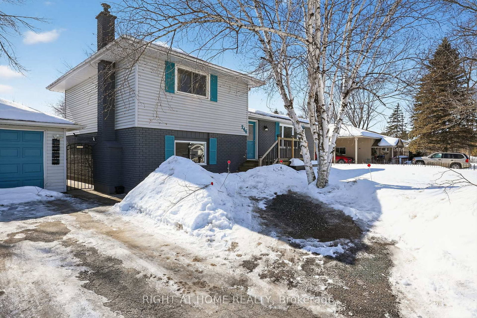 Detached House for sale at 246 Calford Street, Essa, Ontario, L0M 1B0 - Angus - MLS: N12839724