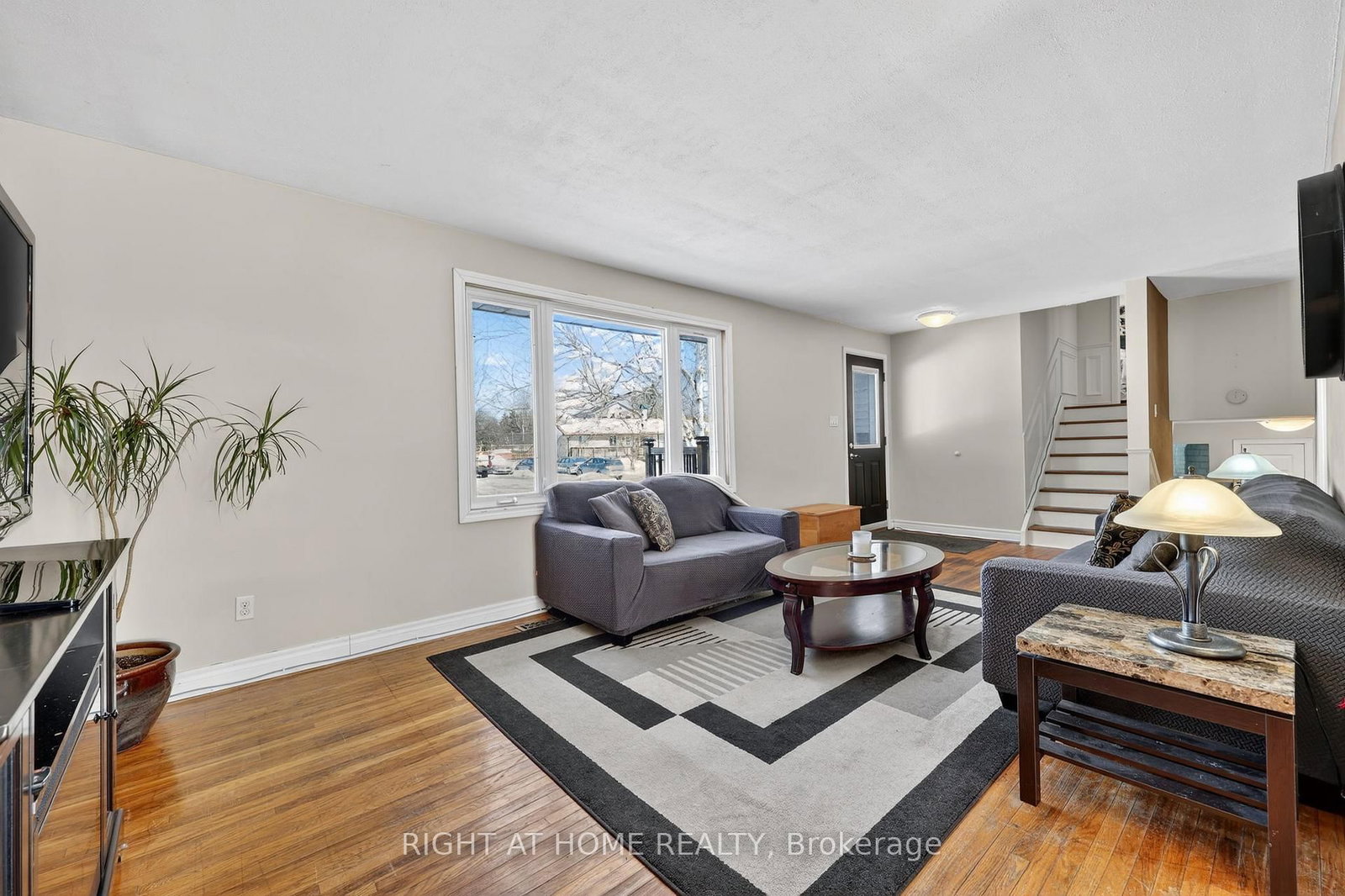 Detached House for sale at 246 Calford Street, Essa, Ontario, L0M 1B0 - Angus - MLS: N12839724