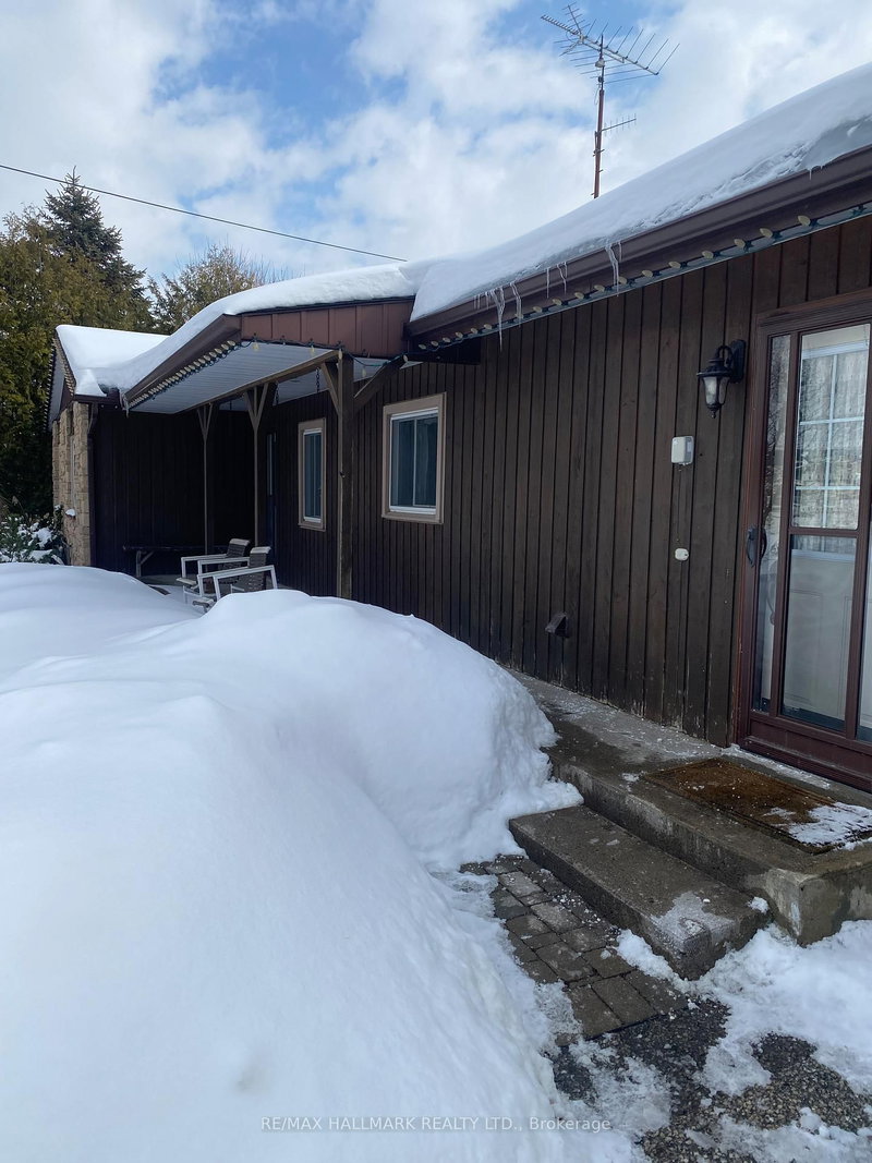 4749 Aurora Rd E, Whitchurch-Stouffville, L4A 3J8 | Image 3