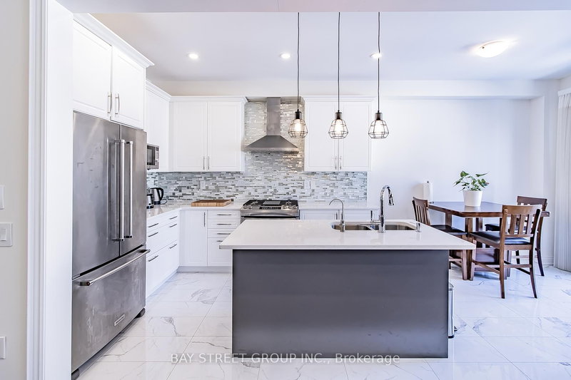 Upper Level - 50 Drizzel Cres, Richmond Hill, L4E 2G8 | Image 3