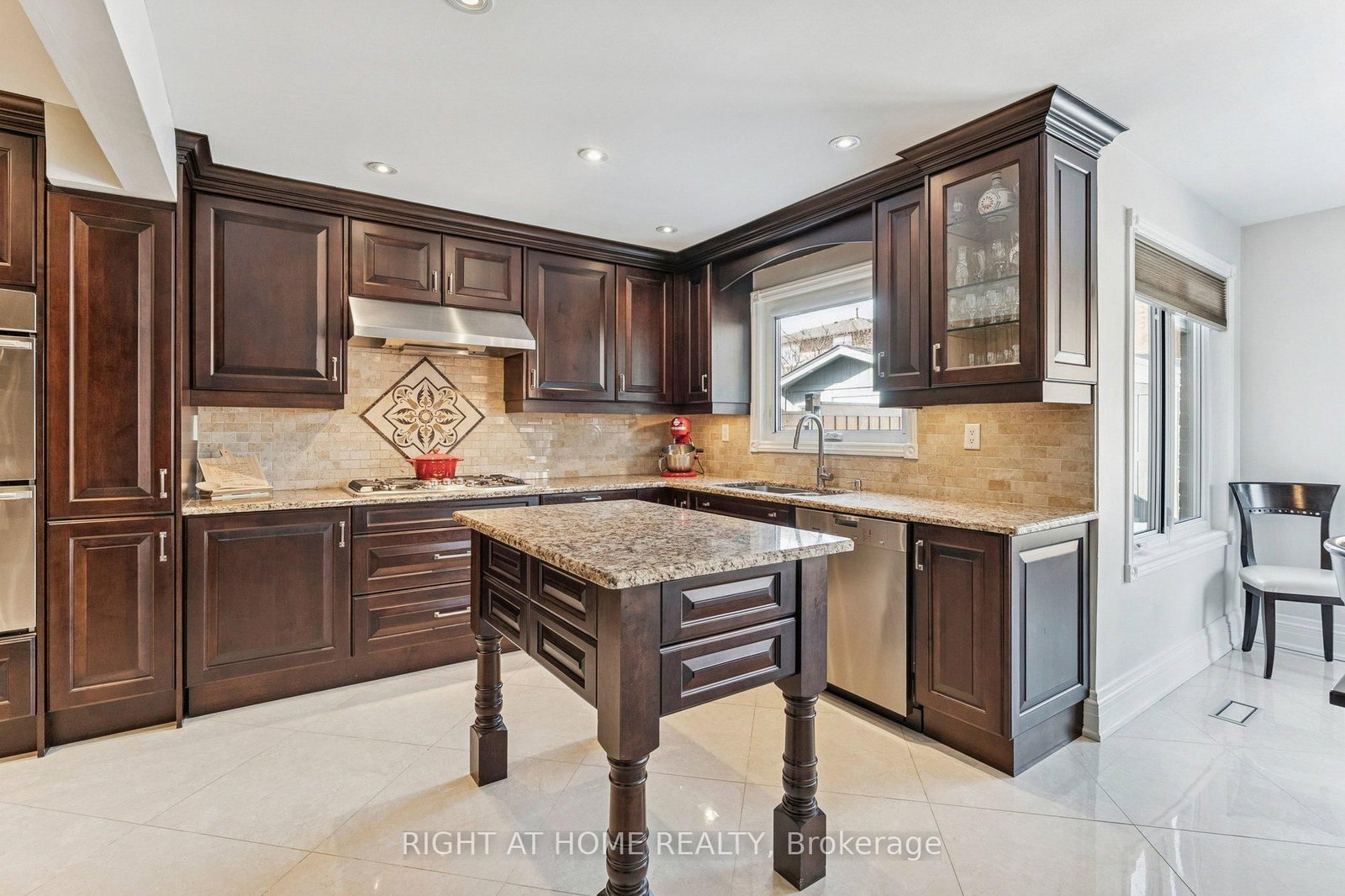 Detached House for sale at 10 Claudia Avenue, Vaughan, Ontario, L4L 6S1 - West Woodbridge - MLS: N12842528