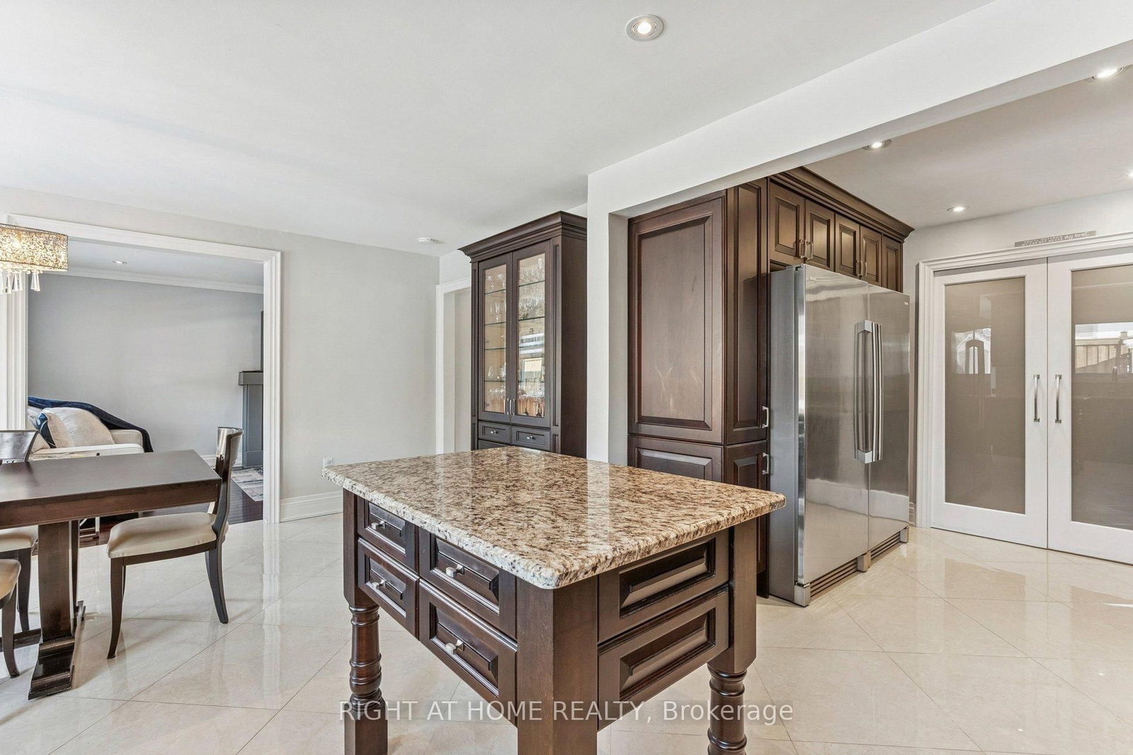 Detached House for sale at 10 Claudia Avenue, Vaughan, Ontario, L4L 6S1 - West Woodbridge - MLS: N12842528