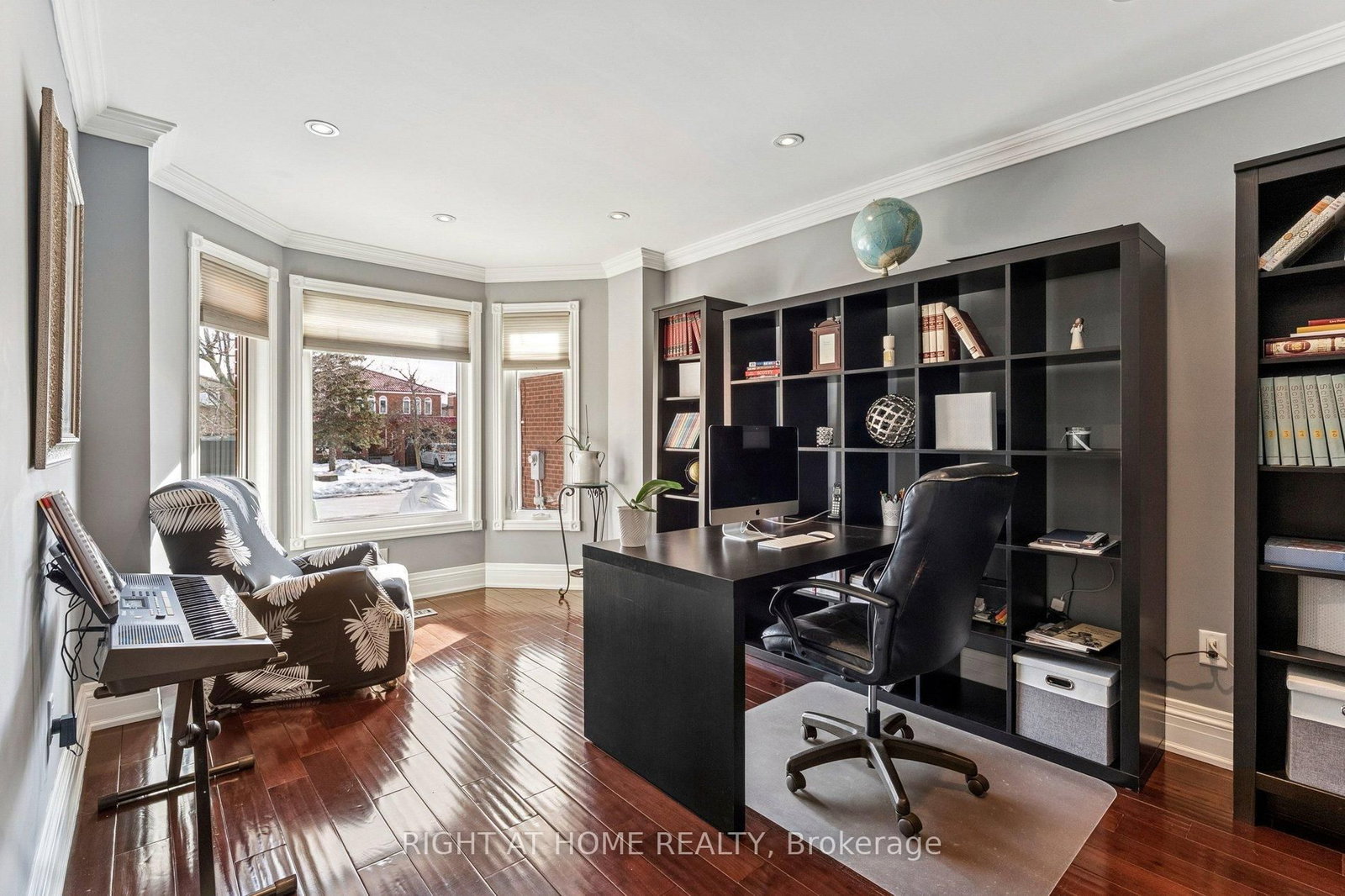 Detached House for sale at 10 Claudia Avenue, Vaughan, Ontario, L4L 6S1 - West Woodbridge - MLS: N12842528