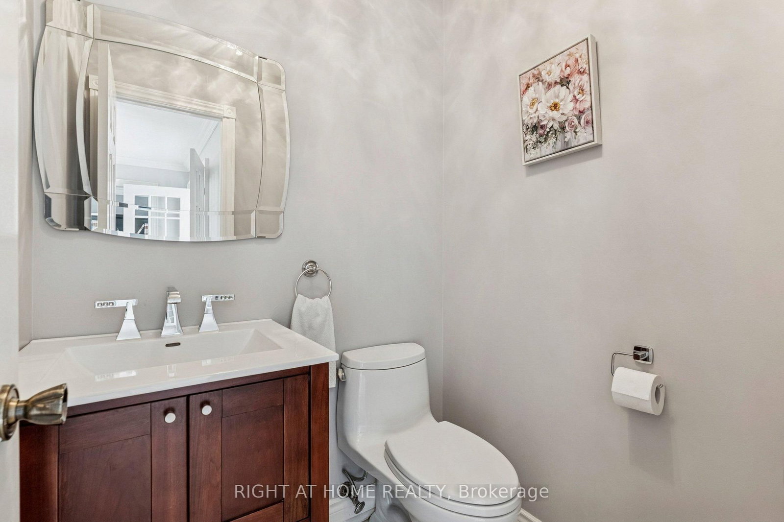 Detached House for sale at 10 Claudia Avenue, Vaughan, Ontario, L4L 6S1 - West Woodbridge - MLS: N12842528