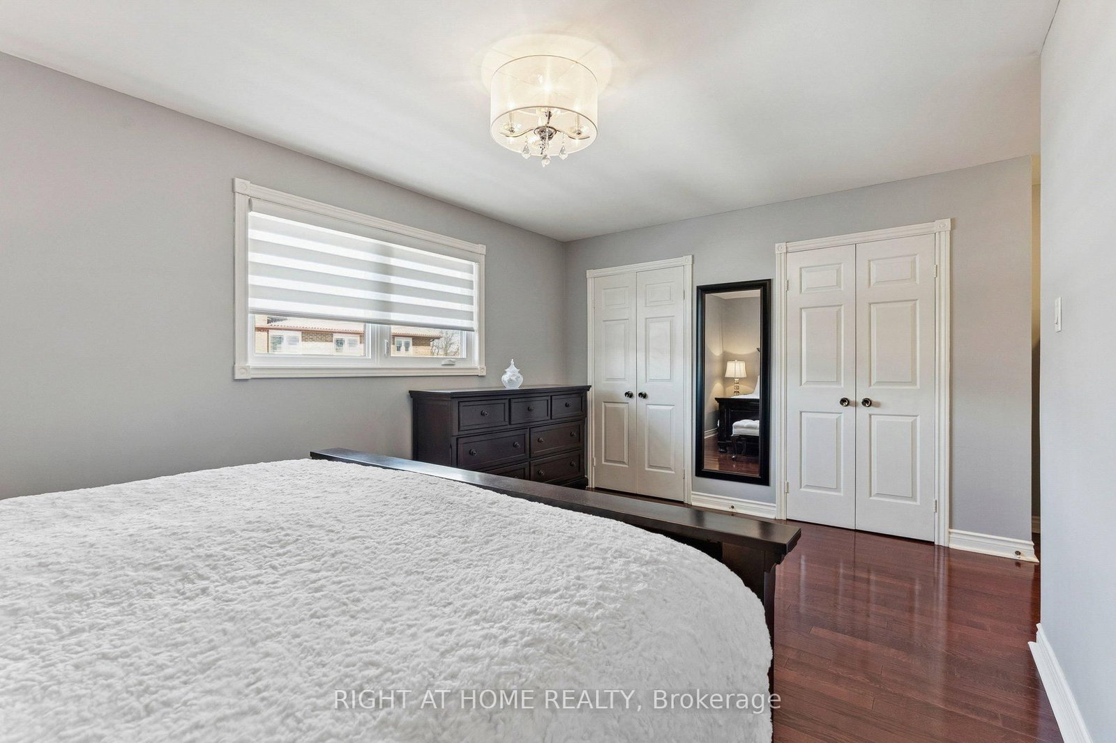 Detached House for sale at 10 Claudia Avenue, Vaughan, Ontario, L4L 6S1 - West Woodbridge - MLS: N12842528