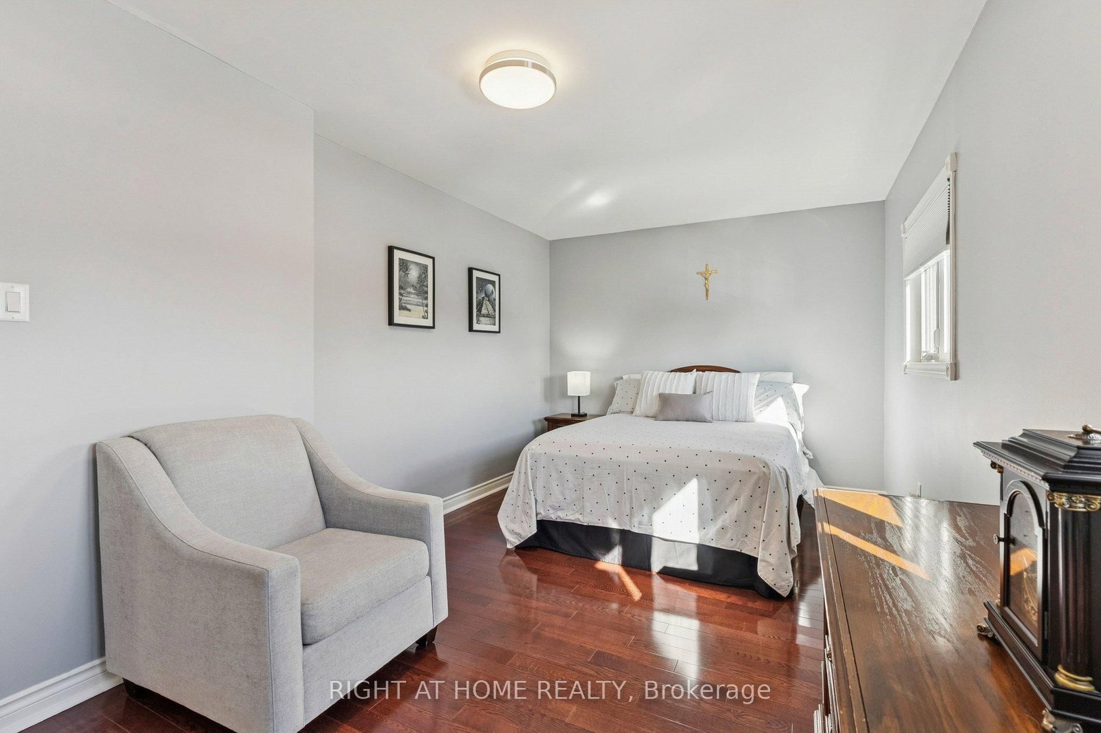 Detached House for sale at 10 Claudia Avenue, Vaughan, Ontario, L4L 6S1 - West Woodbridge - MLS: N12842528