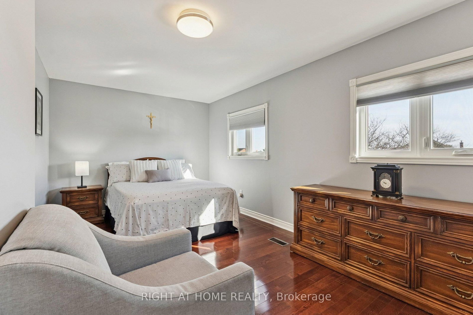 Detached House for sale at 10 Claudia Avenue, Vaughan, Ontario, L4L 6S1 - West Woodbridge - MLS: N12842528