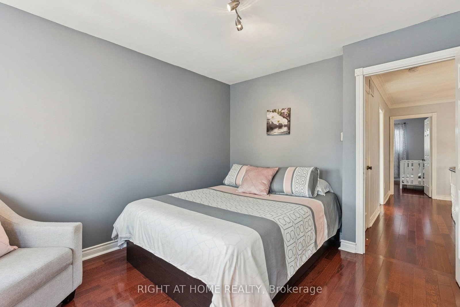 Detached House for sale at 10 Claudia Avenue, Vaughan, Ontario, L4L 6S1 - West Woodbridge - MLS: N12842528