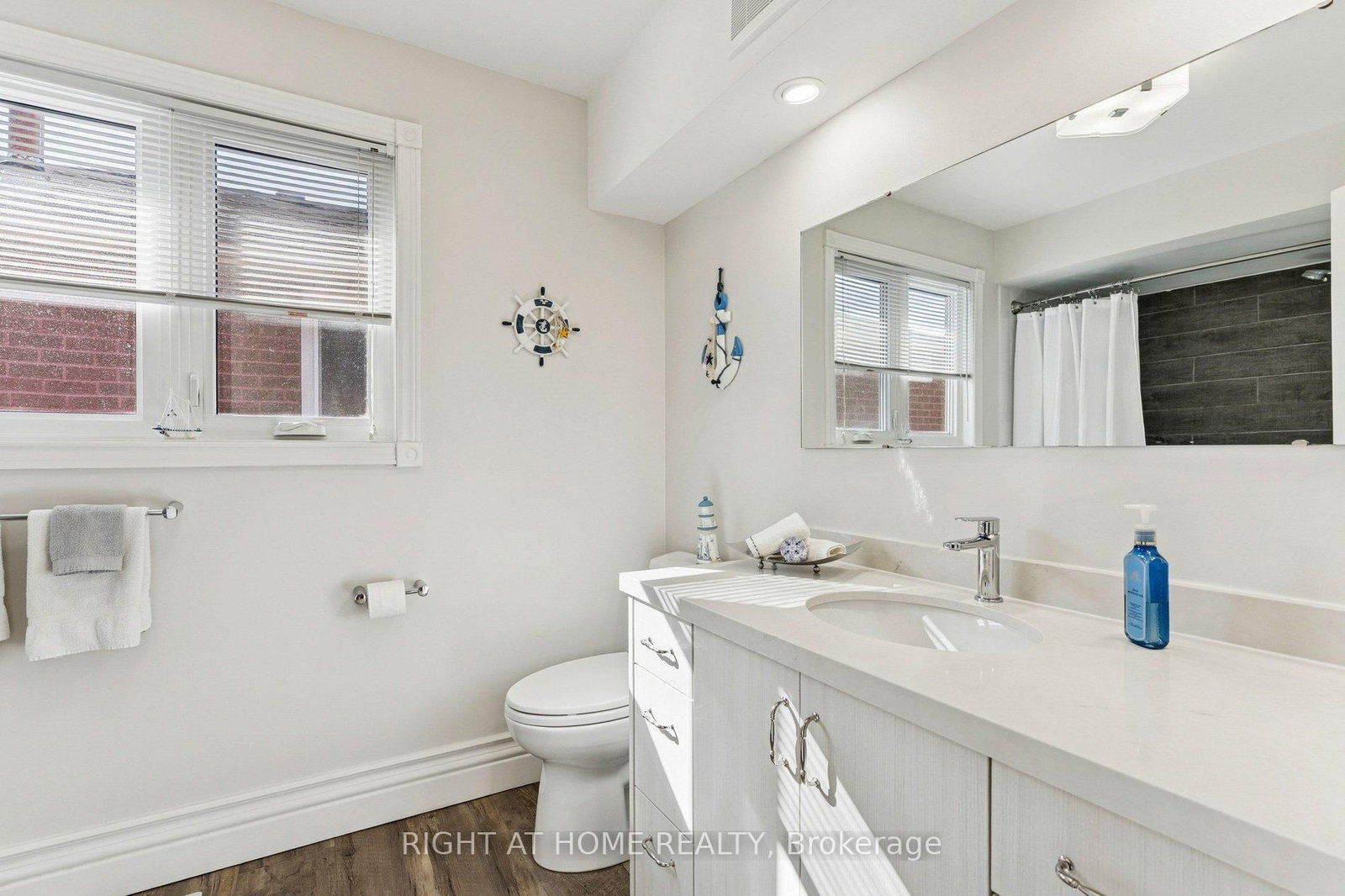 Detached House for sale at 10 Claudia Avenue, Vaughan, Ontario, L4L 6S1 - West Woodbridge - MLS: N12842528