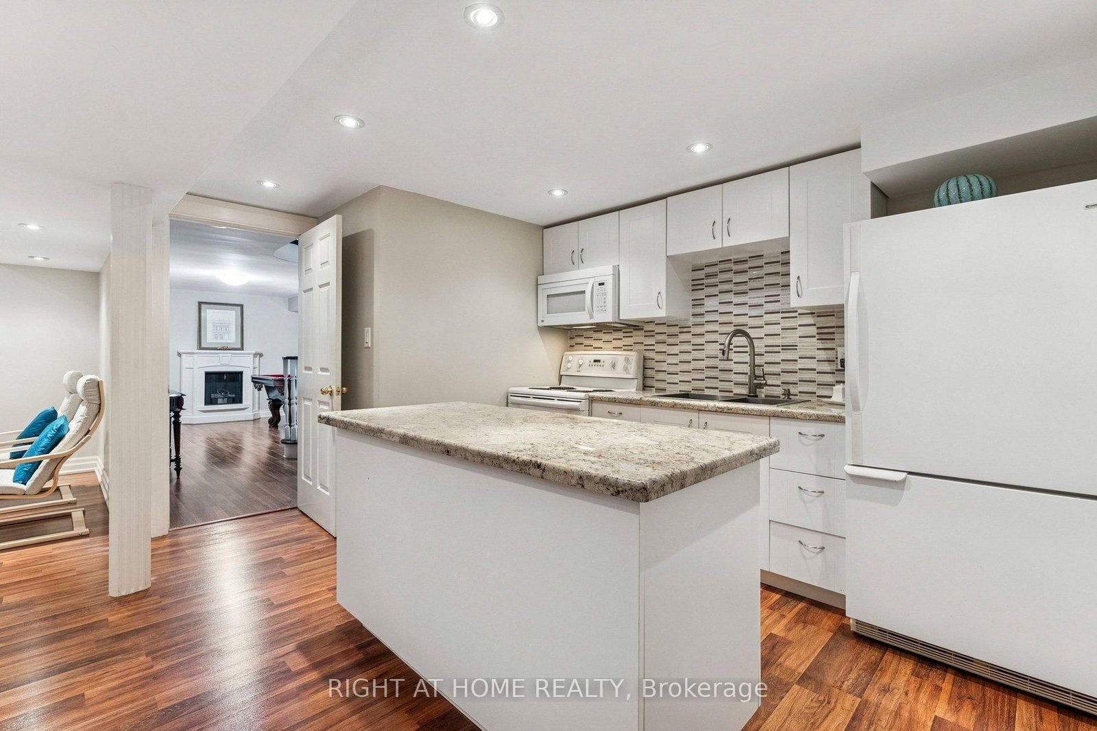 Detached House for sale at 10 Claudia Avenue, Vaughan, Ontario, L4L 6S1 - West Woodbridge - MLS: N12842528