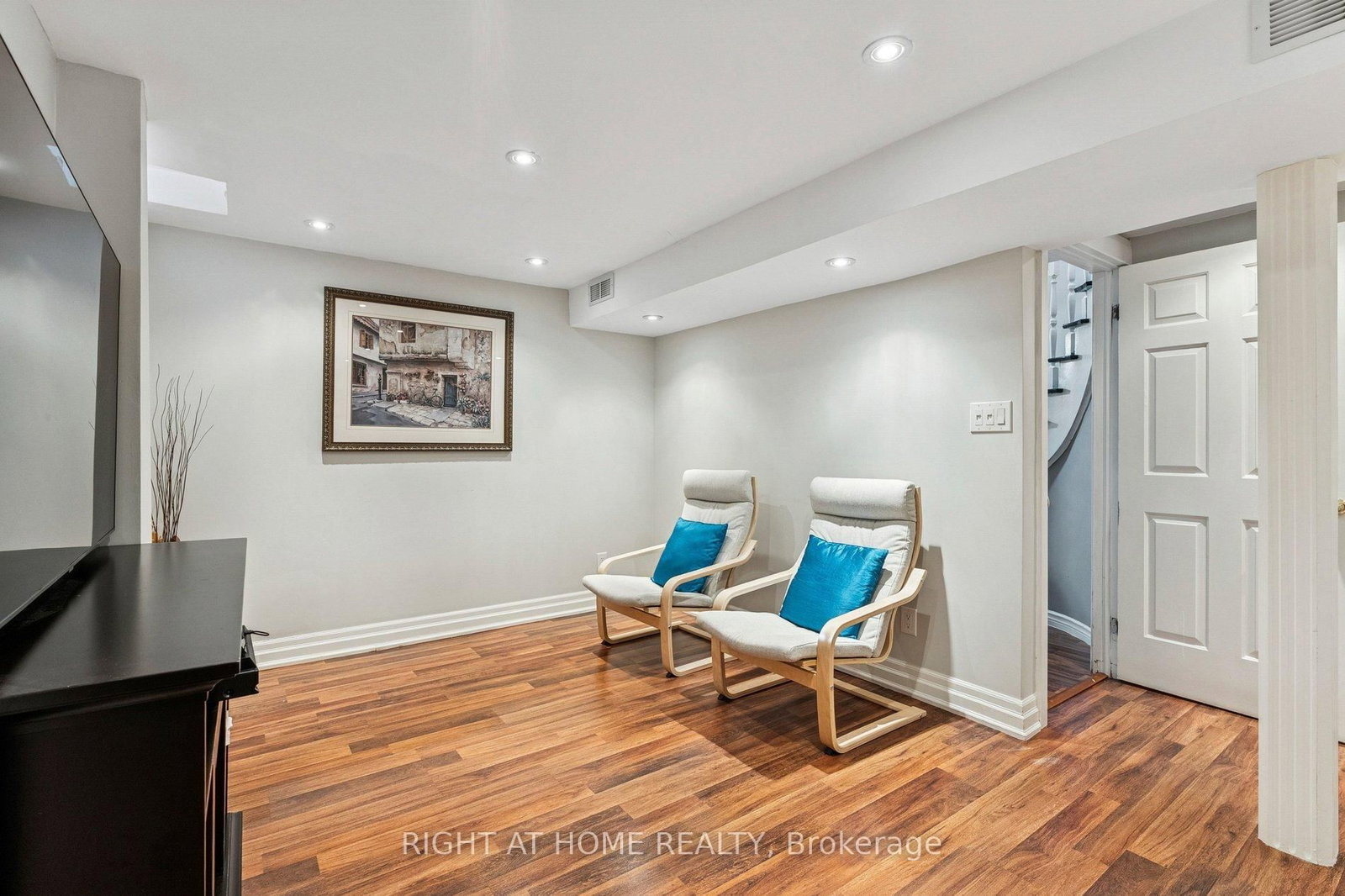 Detached House for sale at 10 Claudia Avenue, Vaughan, Ontario, L4L 6S1 - West Woodbridge - MLS: N12842528