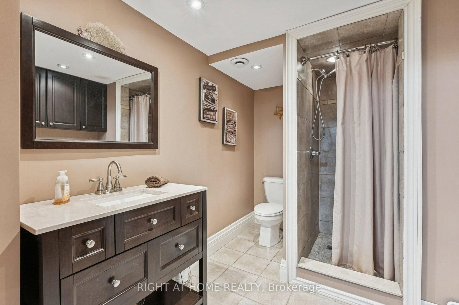 Detached House for sale at 10 Claudia Avenue, Vaughan, Ontario, L4L 6S1 - West Woodbridge - MLS: N12842528