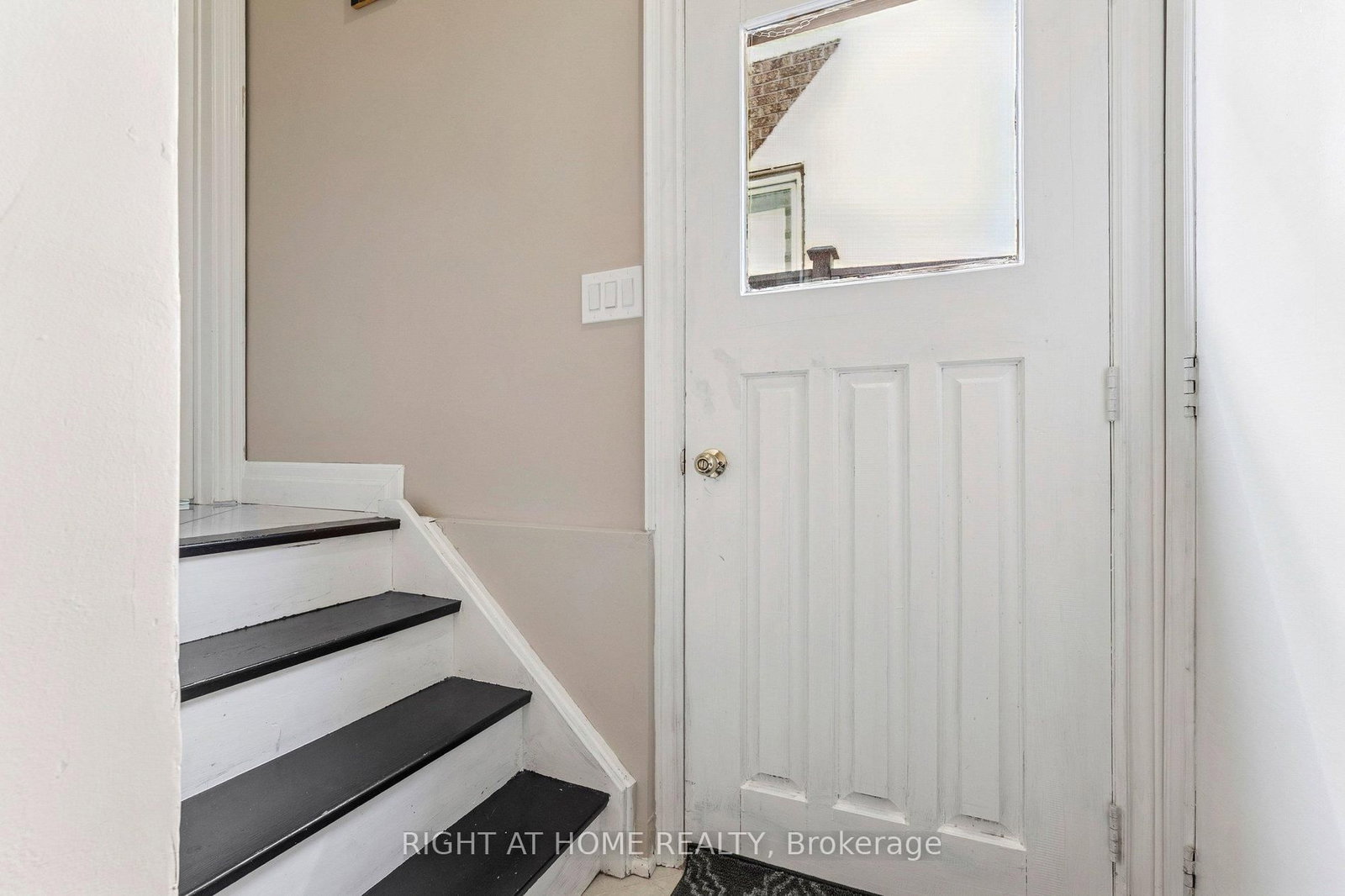 Detached House for sale at 10 Claudia Avenue, Vaughan, Ontario, L4L 6S1 - West Woodbridge - MLS: N12842528