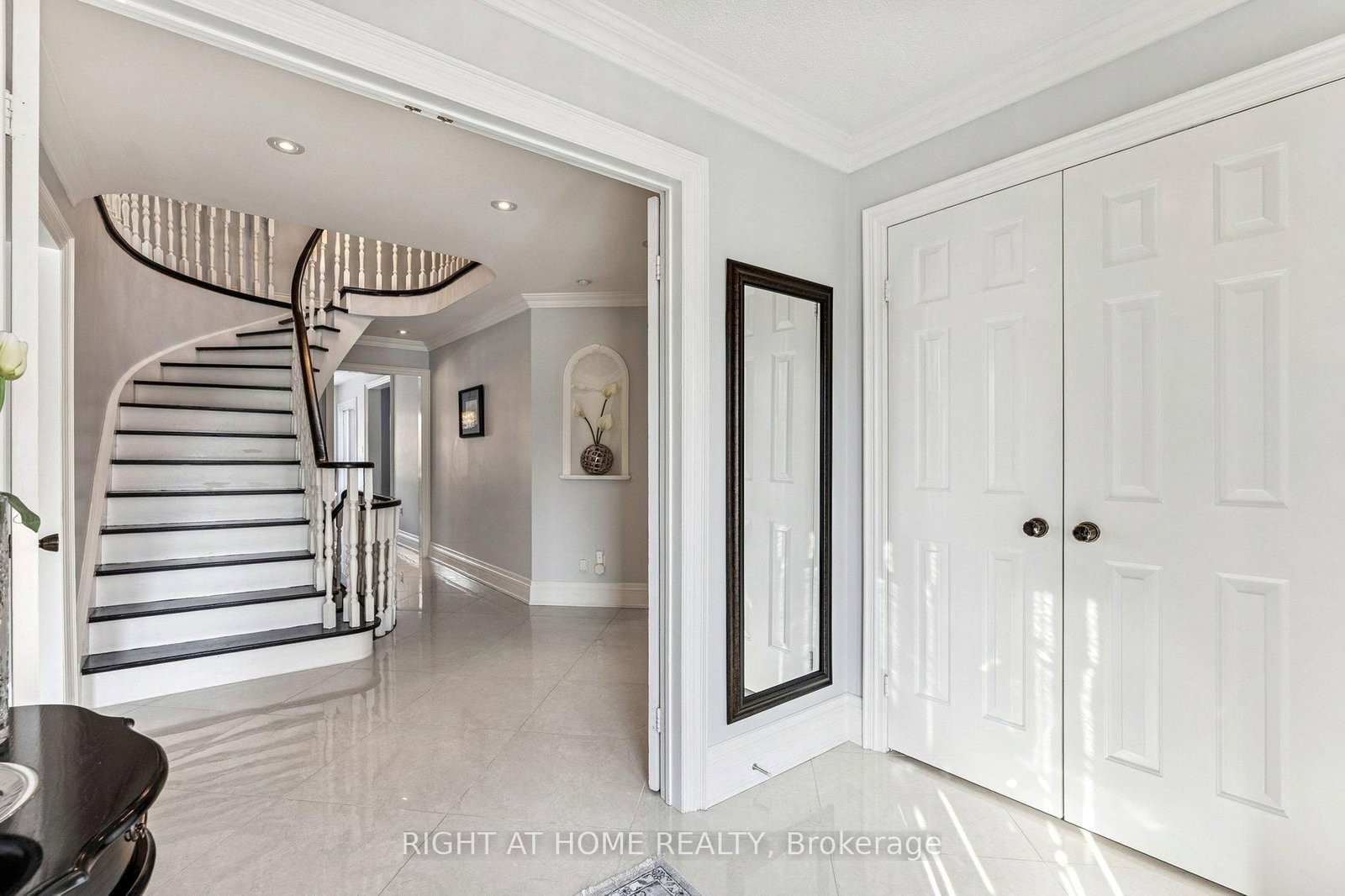 Detached House for sale at 10 Claudia Avenue, Vaughan, Ontario, L4L 6S1 - West Woodbridge - MLS: N12842528