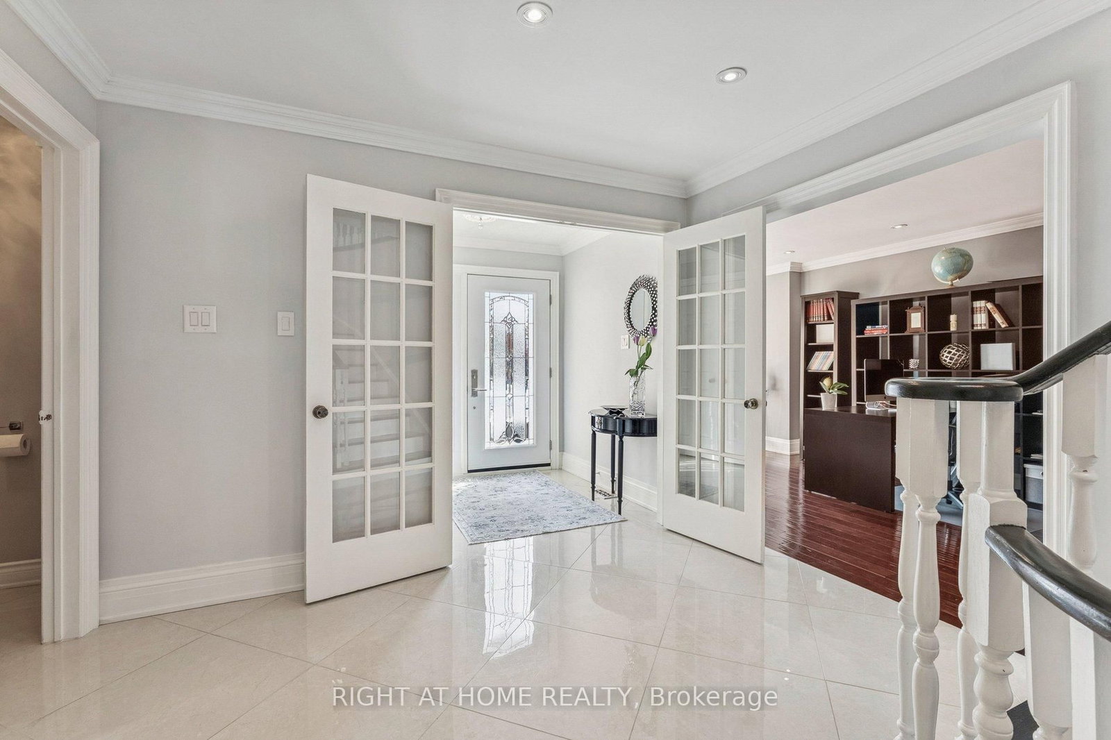 Detached House for sale at 10 Claudia Avenue, Vaughan, Ontario, L4L 6S1 - West Woodbridge - MLS: N12842528