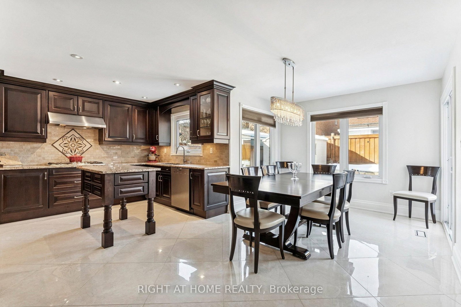 Detached House for sale at 10 Claudia Avenue, Vaughan, Ontario, L4L 6S1 - West Woodbridge - MLS: N12842528