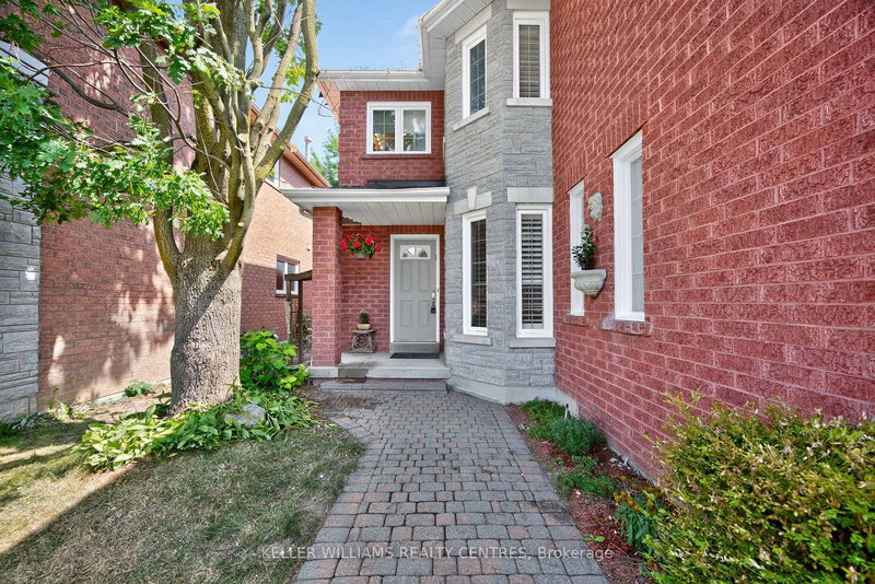 591 Plantation Gate, Newmarket, L3X 2C2 | Image 2