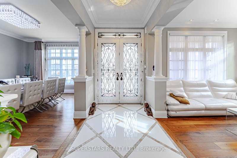 19 Royal County Down Cres, Markham, L6C 0K1 | Image 3