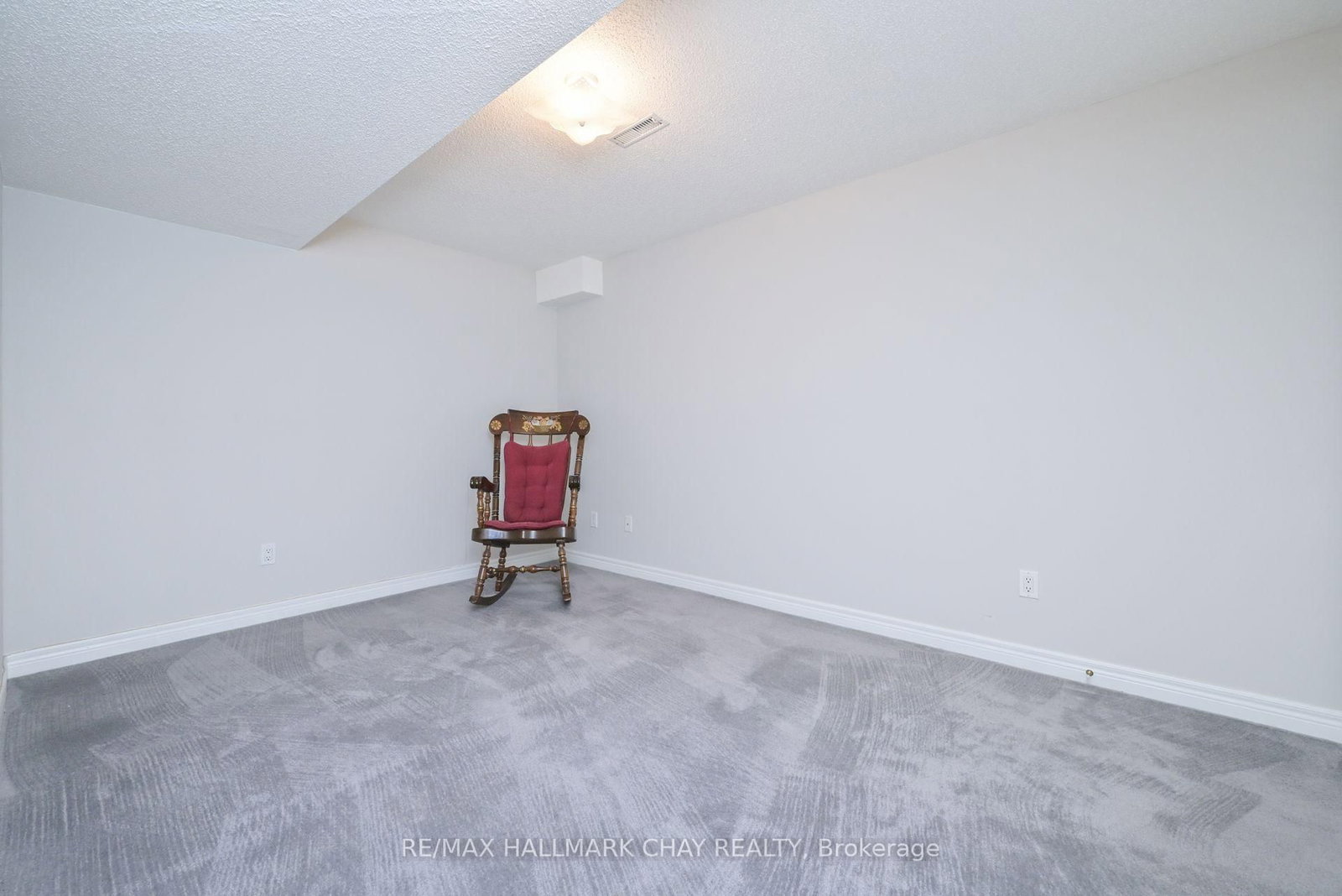 35 Via Amici • New Tecumseth, ON photo 28