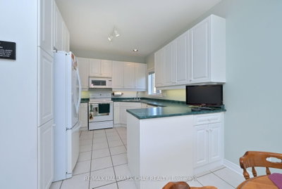 35 Via Amici • New Tecumseth, ON photo 5