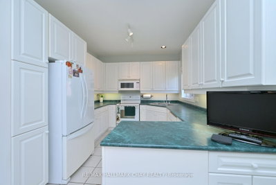 35 Via Amici • New Tecumseth, ON photo 6