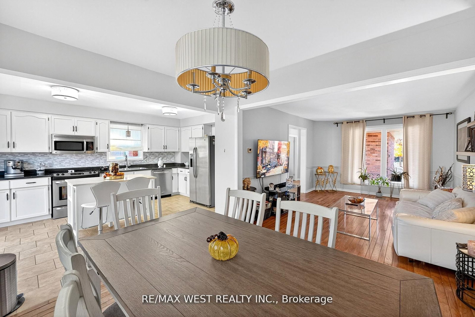 Detached House for sale at 100 Kerr Boulevard, New Tecumseth, Ontario, L9R 1C6 - Alliston - MLS: N12844344