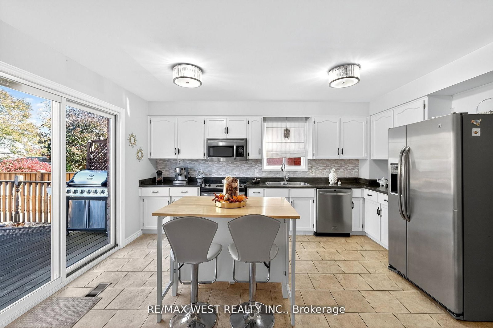 Detached House for sale at 100 Kerr Boulevard, New Tecumseth, Ontario, L9R 1C6 - Alliston - MLS: N12844344