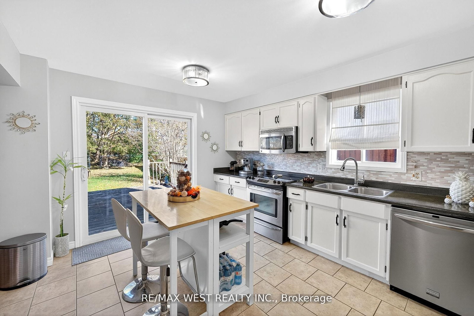 Detached House for sale at 100 Kerr Boulevard, New Tecumseth, Ontario, L9R 1C6 - Alliston - MLS: N12844344