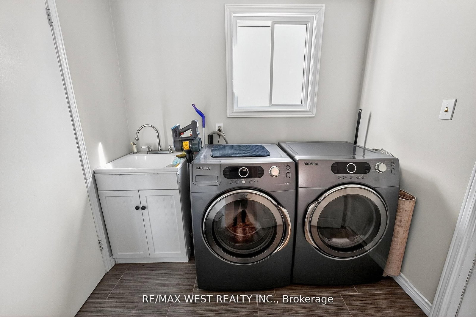 Detached House for sale at 100 Kerr Boulevard, New Tecumseth, Ontario, L9R 1C6 - Alliston - MLS: N12844344