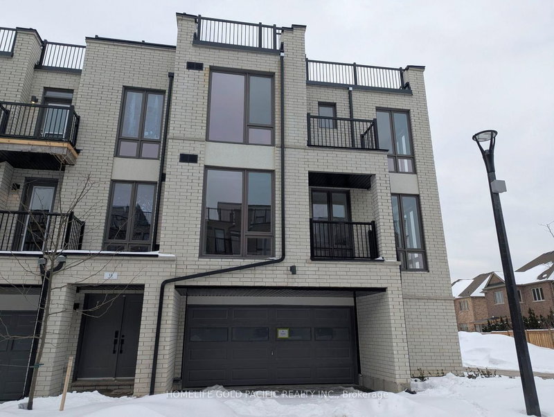 17 Kerns Lane, Richmond Hill, L4E 1M1 | Image 2