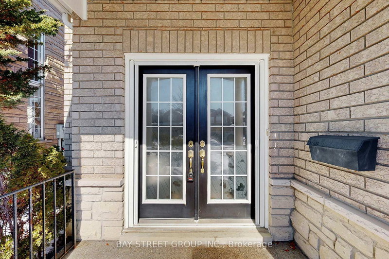 103 Colesbrook Rd, Richmond Hill, L4S 2G3 | Image 2