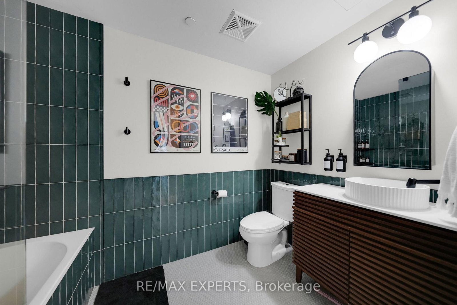 Condo sold at 601-4800 Highway 7 Road, Vaughan, Ontario, L4L 1H8 - East Woodbridge - MLS: N12844940