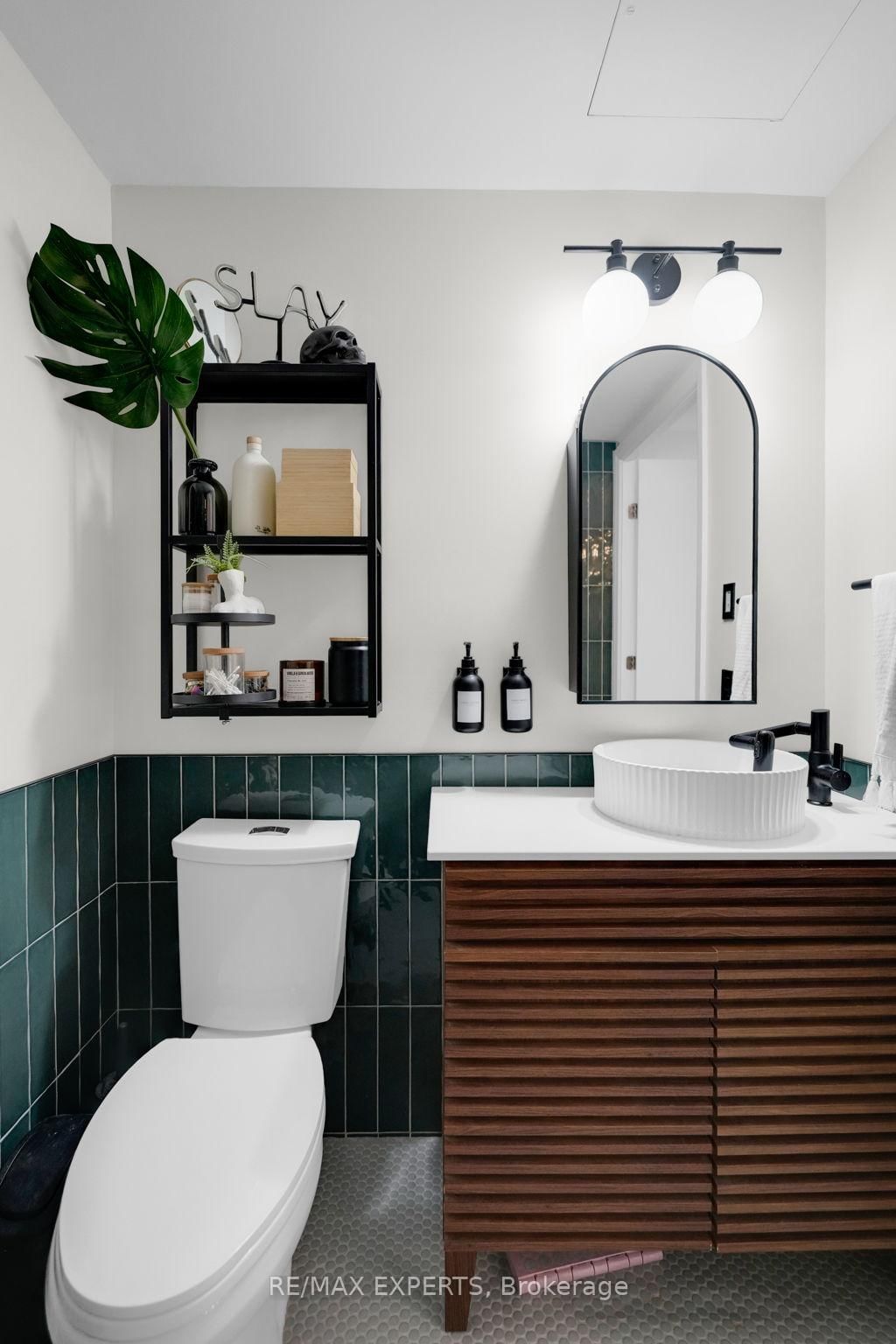 Condo sold at 601-4800 Highway 7 Road, Vaughan, Ontario, L4L 1H8 - East Woodbridge - MLS: N12844940