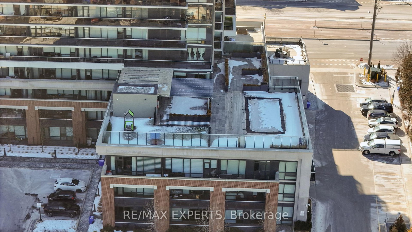 Condo sold at 601-4800 Highway 7 Road, Vaughan, Ontario, L4L 1H8 - East Woodbridge - MLS: N12844940