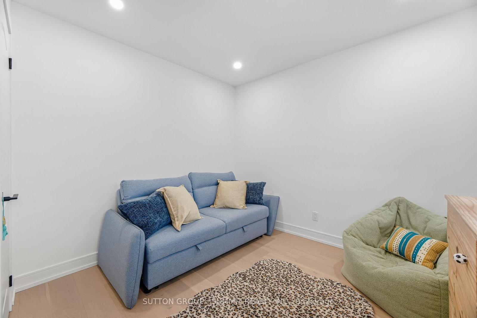 Detached House for sale at 72 Ravineview Drive, Vaughan, Ontario, L6A 3T6 - Rural Vaughan - MLS: N12846568