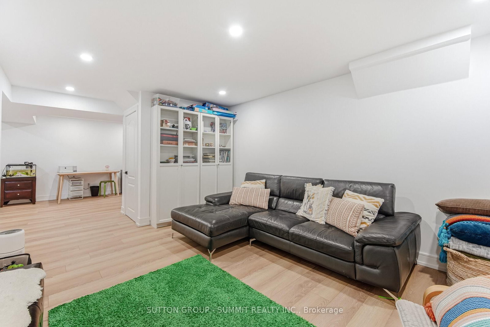 Detached House for sale at 72 Ravineview Drive, Vaughan, Ontario, L6A 3T6 - Rural Vaughan - MLS: N12846568