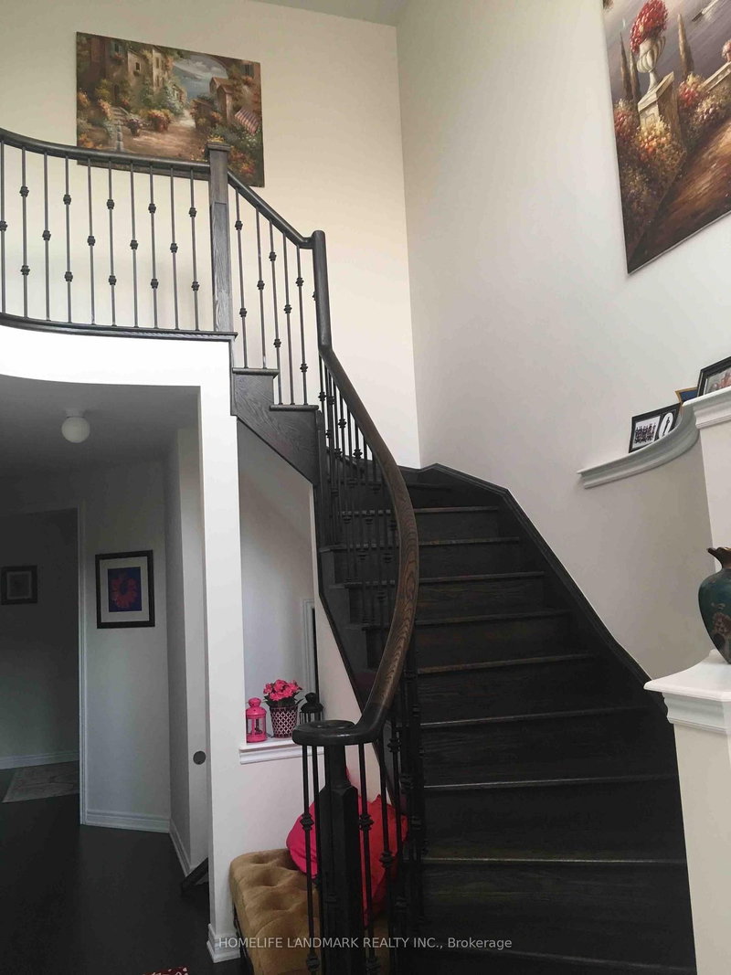 23 boland crt Cres S, Aurora, L4G 0W6 | Image 2