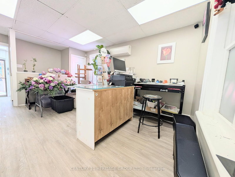 15 Main St, Newmarket, L3Y 3Y1 | Image 2