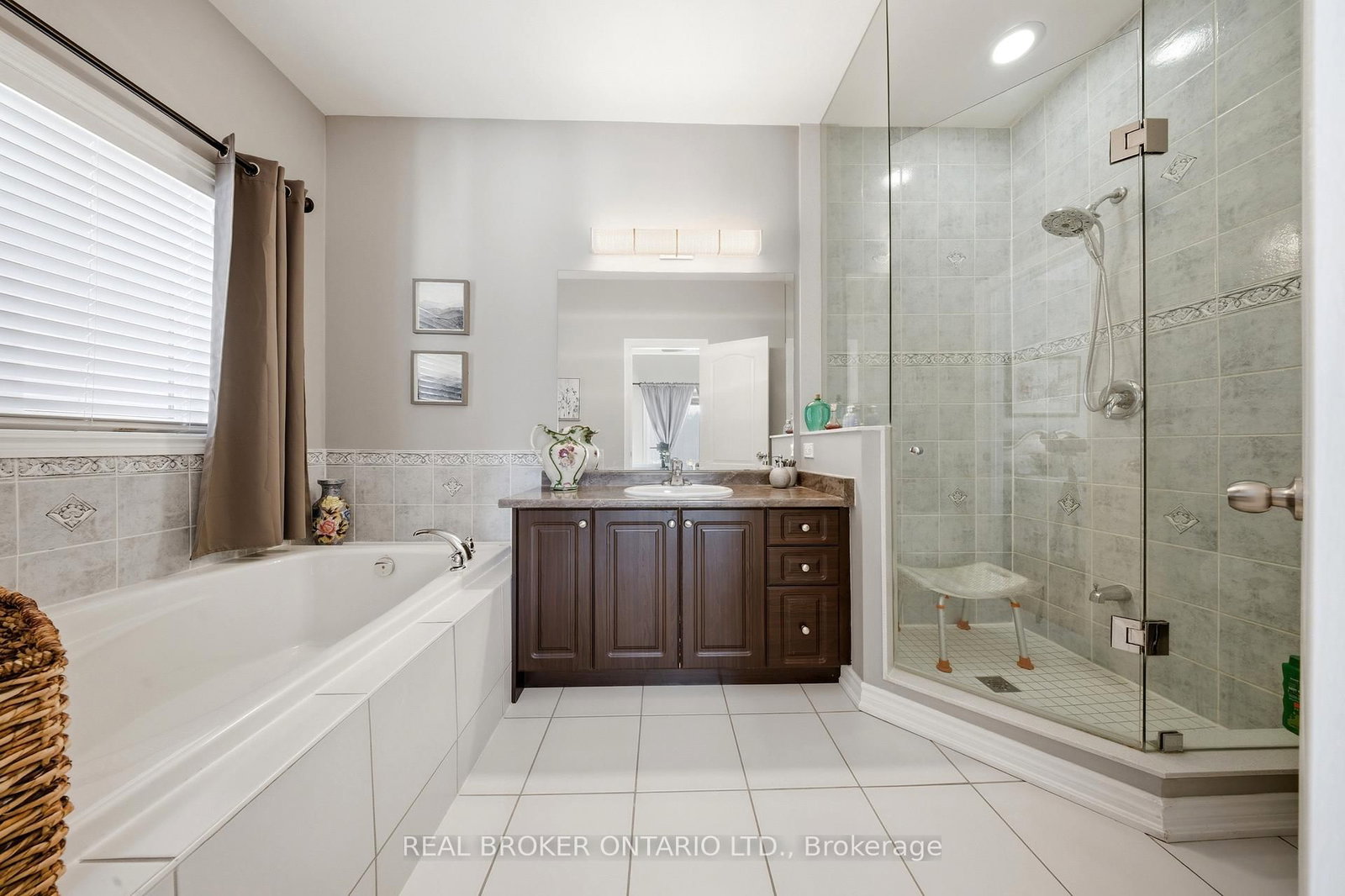 Detached House for sale at 171 Gold Park Gate, Essa, Ontario, L3W 0B4 - Angus - MLS: N12846862