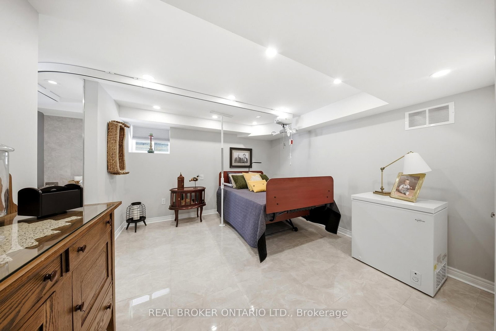 Detached House for sale at 171 Gold Park Gate, Essa, Ontario, L3W 0B4 - Angus - MLS: N12846862