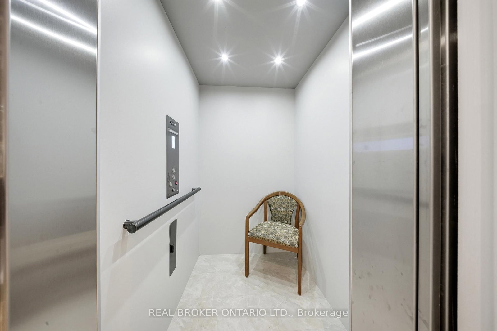 Detached House for sale at 171 Gold Park Gate, Essa, Ontario, L3W 0B4 - Angus - MLS: N12846862