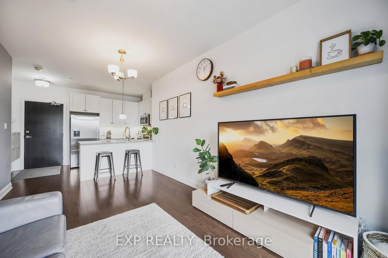 602A - 15277 Yonge St, Aurora, L4G 1N6 | Image 2