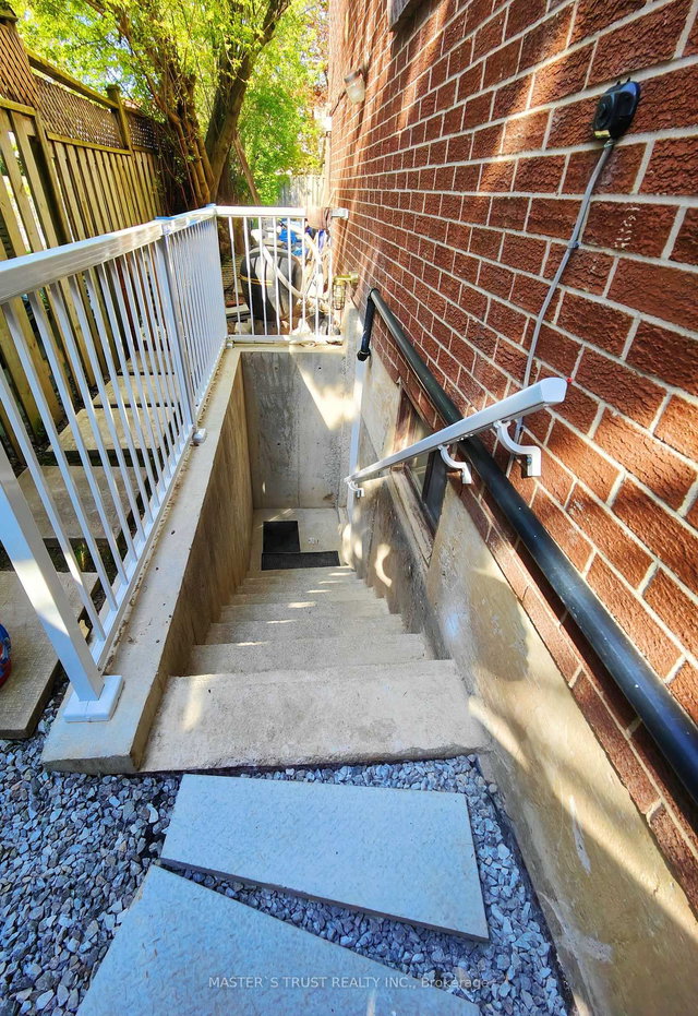 14 Summerfeldt Crescent