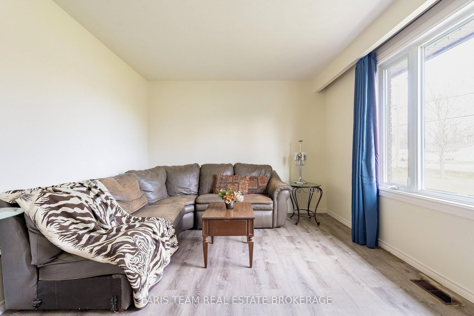 Detached House for sale at 807 Cook Street, Innisfil, Ontario, L9S 2J1 - Rural Innisfil - MLS: N12847698