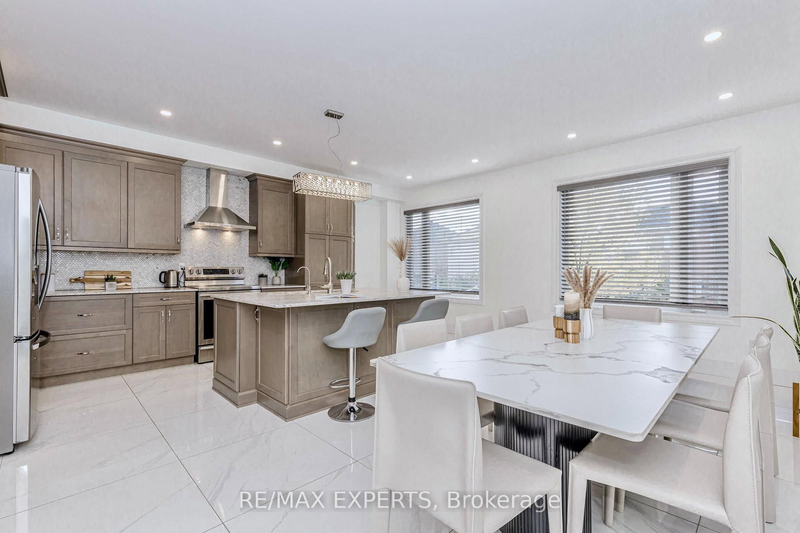 Detached House for sale at 193 Fairlane Crescent, Vaughan, Ontario, L4H 2H1 - Vellore Village - MLS: N12847952